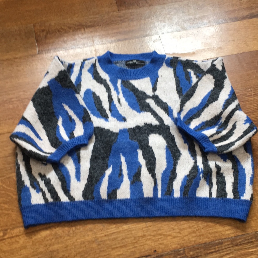 On Twelfth sweater size Medium